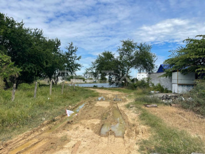 Warehouse for Rent Near Borey New World Chhouk Va II Land in Phnom Penh Capital