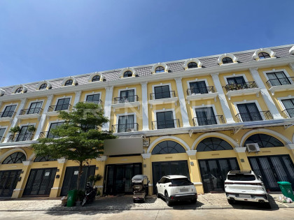 ផ្ទះអាជីវកម្មសម្រាប់ជួលនៅជ្រោយចង្វារ Flat in Phnom Penh Capital