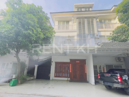 Link villa for Rent in Borey Peng Huoth, Mong Rithy St Villa in Phnom Penh Capital
