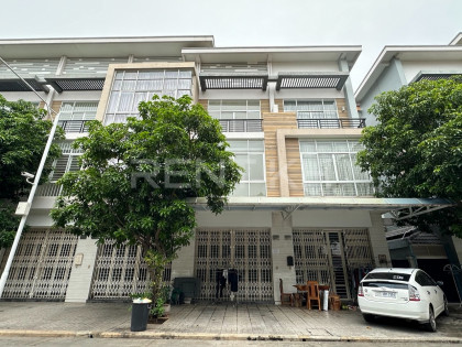 ផ្ទះល្វែងនៅបុរីប៉េងហួត ផ្លូវជាតិលេខ៦ Flat in Phnom Penh Capital