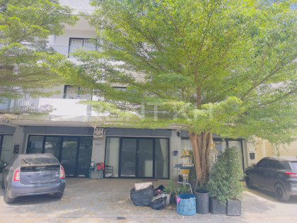 Link Villa for Rent at Borey Arata Villa in Phnom Penh Capital