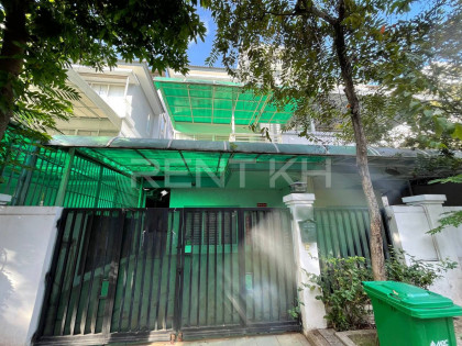 វីឡាភ្លោះសម្រាប់ជួលនៅបុរី ប៉េង ហួត ដឹស្តា អ៊េមឺរ៉លដ៏ ១ Villa in Phnom Penh Capital