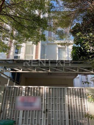 វីឡាកូនកាត់សម្រាប់ជួលនៅបុរី ជីបម៉ុងសែនសុខ Villa in Phnom Penh Capital