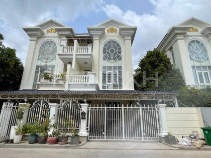 Twin Villa for Rent at Borey Mekong Royal Villa in Phnom Penh Capital