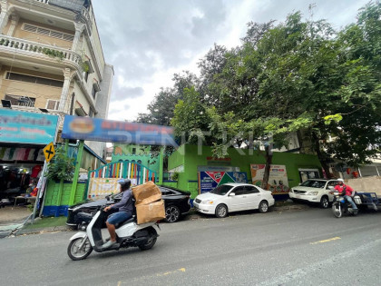 Shophouse for Rent near Tuol Sleng Genocide Museum, BKK3 Villa in Phnom Penh Capital