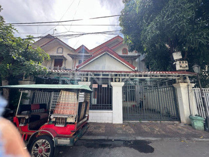 វីឡាកូនកាត់នៅបុរីសុភមង្គលជ្រោយចង្វារ​ Villa in Phnom Penh Capital