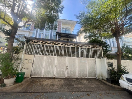 Link House For Rent at Borey Chip Mong Sen Sok Villa in Phnom Penh Capital