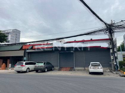 Shop House for Rent at Ner Phsar Doeum Thkov High School Flat in Phnom Penh Capital