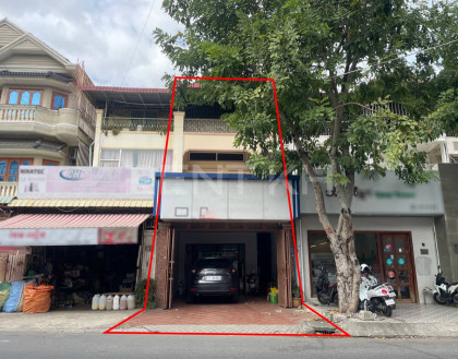 Shophouse for Rent at Near Toul Tom Poung Market Flat in Phnom Penh Capital