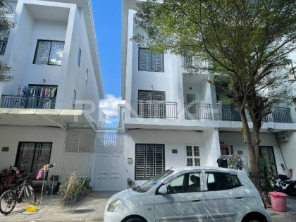 Link Villa for Rent at Borey Arata Villa in Phnom Penh Capital