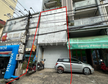 Shop for Rent Near Toul TumPung Market Flat in Phnom Penh Capital