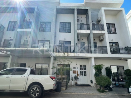 Link Villa for Rent at Borey Arata Villa in Phnom Penh Capital