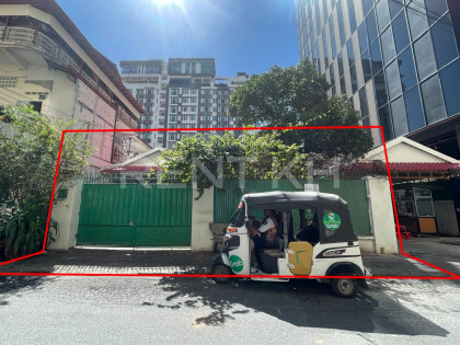 Shop House for Rent at Bkk1 Flat in Phnom Penh Capital