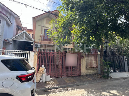 វីឡាកូនកាត់នៅបុរីសុភមង្គលជ្រោយចង្វារ​ Villa in Phnom Penh Capital