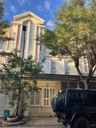 Link House For Rent at Borey Chip Mong Sensok Villa in Phnom Penh Capital