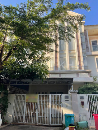 Link House For Rent at Borey Chip Mong Sen Sok Villa in Phnom Penh Capital
