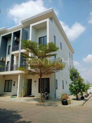 Link Villa for Rent at Borey Arata Villa in Phnom Penh Capital