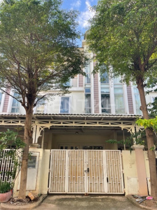 Link House For Rent at Borey Chip Mong Sen Sok Villa in Phnom Penh Capital