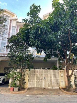 Link House For Rent at Borey Chip Mong Sen Sok Villa in Phnom Penh Capital