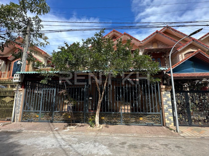 វីឡាកូនកាត់នៅបុរីសុភមង្គលជ្រោយចង្វារ​ Villa in Phnom Penh Capital