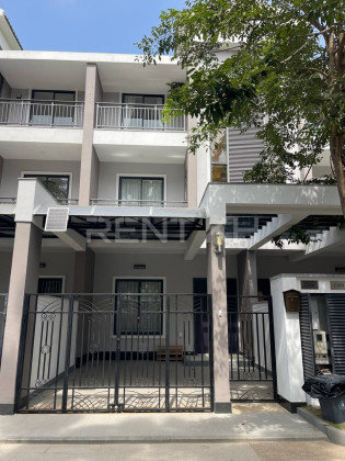 Link House for Rent in Borey Phnom Penh Park St. 6A Villa in Phnom Penh Capital