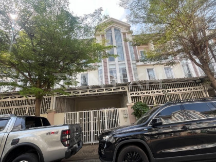 Link House For Rent at Borey Chip Mong Sen Sok Villa in Phnom Penh Capital