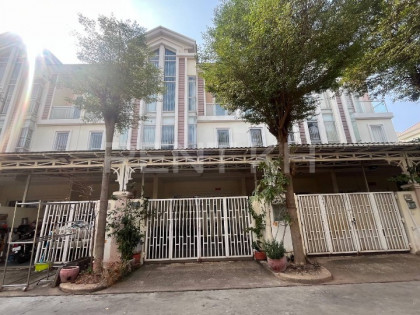 Link House For Rent at Borey Chip Mong Sen Sok Villa in Phnom Penh Capital