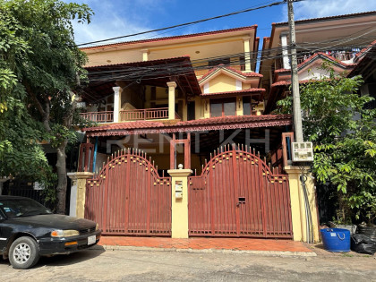 វីឡាកូនកាត់នៅបុរីសុភមង្គលជ្រោយចង្វារ​ Villa in Phnom Penh Capital