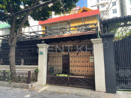 Shophouse for Rent at Near Toul Tom Poung Market Flat in Phnom Penh Capital