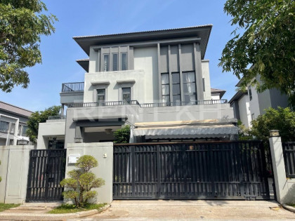Queen Villa BII Grand for Rent at Borey Chip Mong Land 50m Villa in Phnom Penh Capital