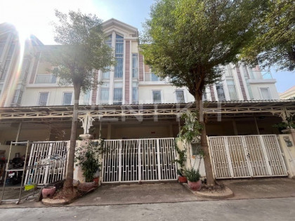 Link House For Rent at Borey Chip Mong Sen Sok Villa in Phnom Penh Capital