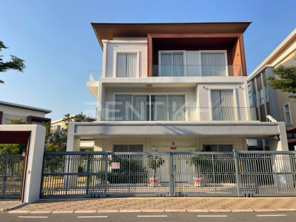 Queen Villa for Rent at Borey Orkide The Botanic City Villa in Phnom Penh Capital