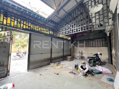 Shop for Rent Near Toul TumPung Market Flat in Phnom Penh Capital