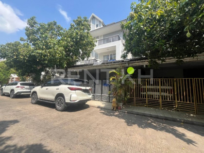 Twin villa for rent at Borey Phnom Penh Thmey Russey Keo, Aeon 2 Villa in Phnom Penh Capital