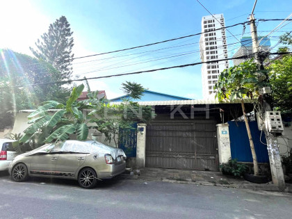 Warehouse for Rent nearly Beong Trabaek Plaza Warehouse in Phnom Penh Capital