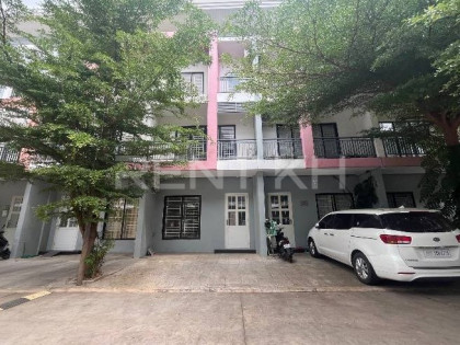 Link House for Rent in Borey Arata Villa in Phnom Penh Capital