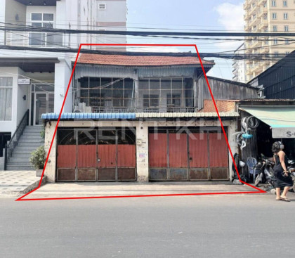 Shop House for Rentnear Tuol Tumpung Market Flat in Phnom Penh Capital