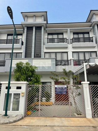 Link Villa for Rent in Borey Sakura Villa in Phnom Penh Capital