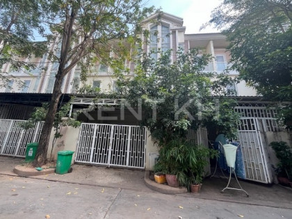 Link House For Rent at Borey Chip Mong Sen Sok Villa in Phnom Penh Capital