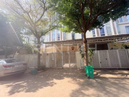 Link House For Rent at Borey Chip Mong Sen Sok Villa in Phnom Penh Capital