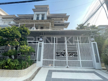 2 Twin Villa for Rent at Borey New World Villa in Phnom Penh Capital
