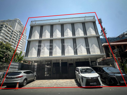 Shophouse for Rent at  BKK1 Flat in Phnom Penh Capital