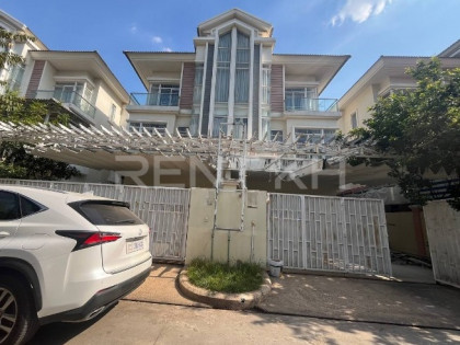 Twin Villa For Rent at Borey Chip Mong Sen Sok Villa in Phnom Penh Capital