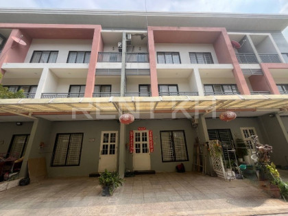 Link House for Rent in Borey ARATA Villa in Phnom Penh Capital