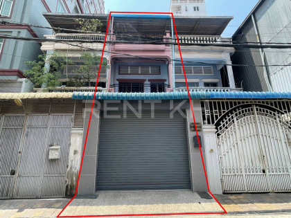Shophouse for Rent near Toul Tumpung Market Flat in Phnom Penh Capital