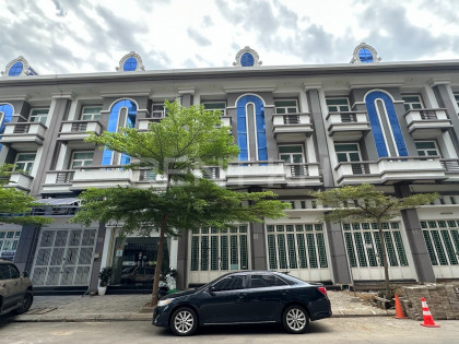 ផ្ទះអាជីវកម្មសម្រាប់ជួលនៅជ្រោយចង្វារ Flat in Phnom Penh Capital
