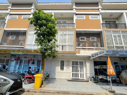 Link Villa for Rent at Borey Thai Chung khri Villa in Phnom Penh Capital