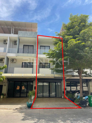 Link House for Rent at Borey Arata Sensok Villa in Phnom Penh Capital