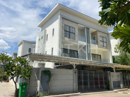 Twin Villa for Rent at Borey Arata Sensok Villa in Phnom Penh Capital