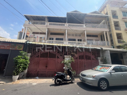 Shop House for Rent at near Toul Tompong Market Flat in Phnom Penh Capital